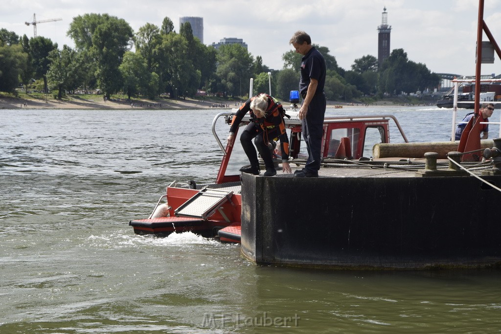 Uebung BF Taucher und Presse Koeln Zoobruecke Rhein P225.JPG - Miklos Laubert